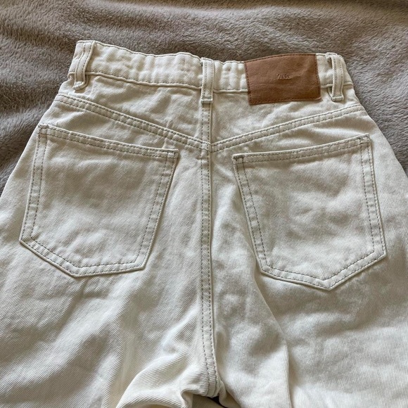 ZARA- High Waisted Straight Leg Jeans in Ecru / Cream - Picture 3 of 4